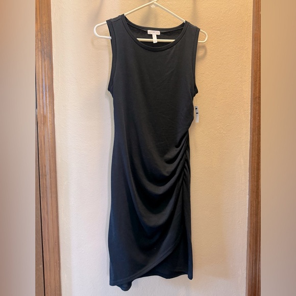 Leith Sleeveless Ruched Dress - Picture 4 of 7